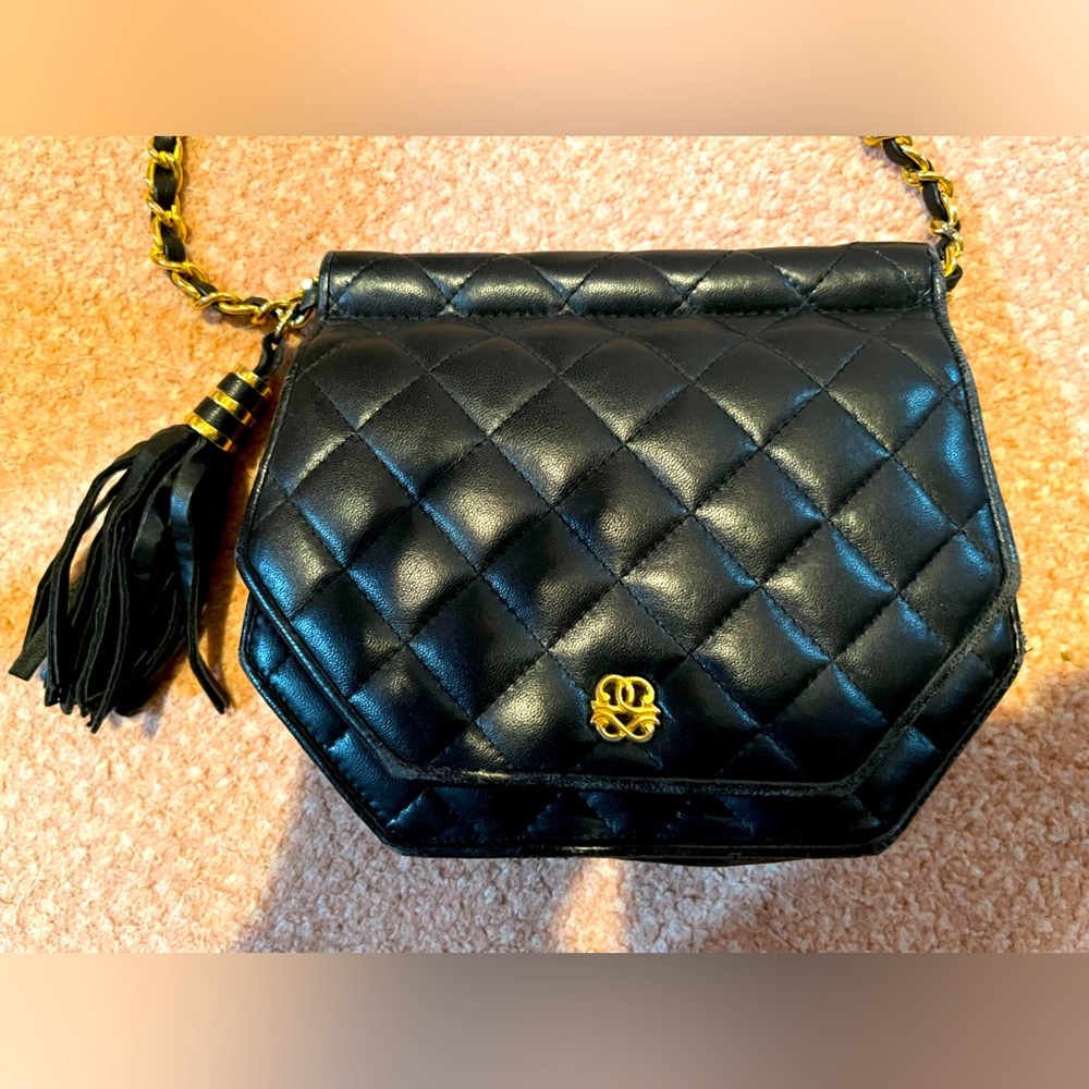 Vintage 80s 90s Black Quilted Purse with Gold Chain Link Strap & Fringe Tassel